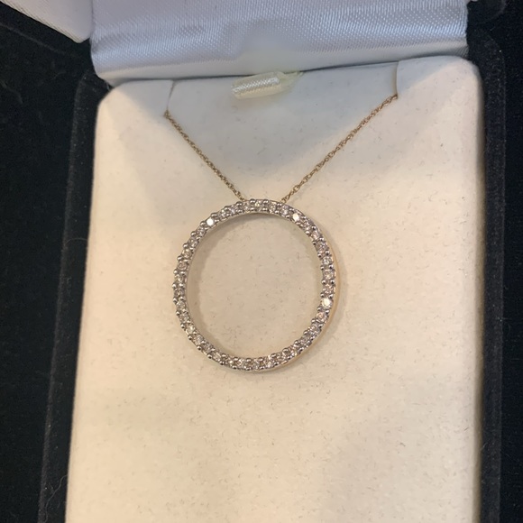 Certified Circle of Diamonds “Symbol of Eternal Love“ on gold by Kay Jewelers. - Picture 4 of 6